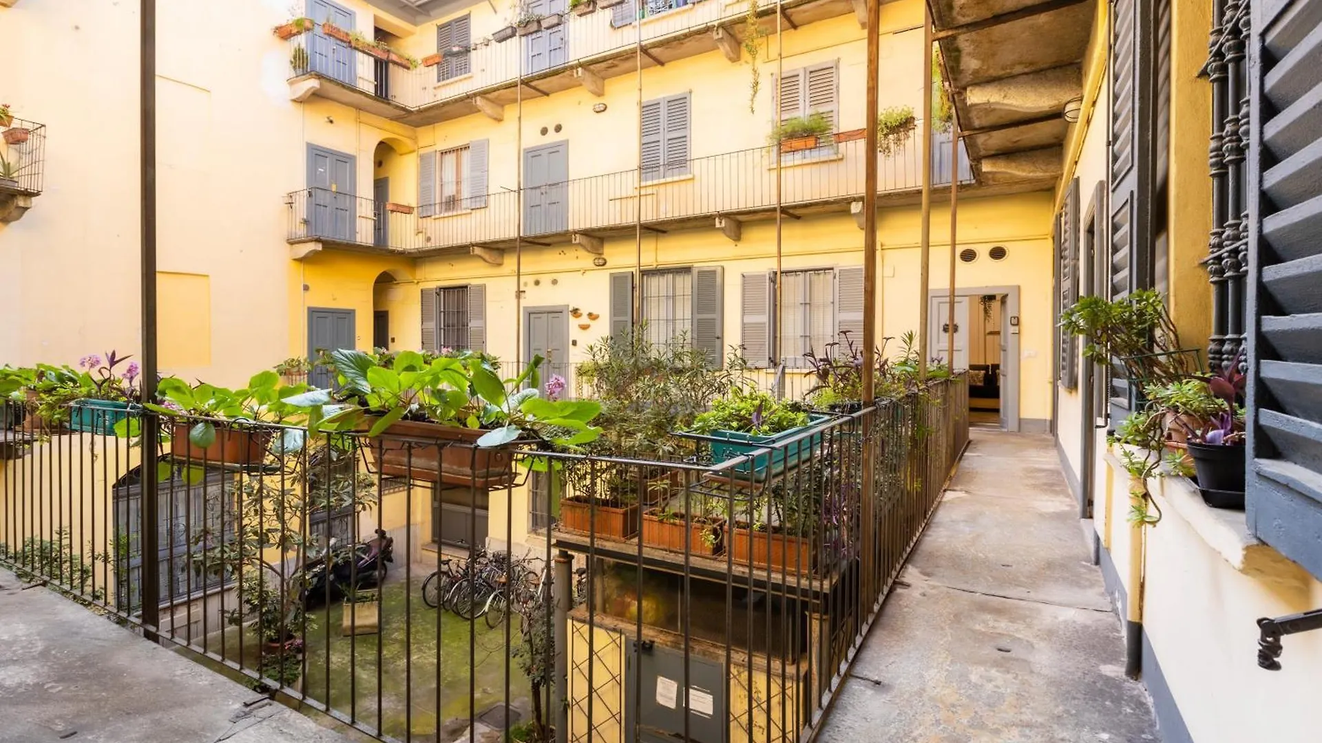 Bricks & Beams Studio In The Key Area Of Milan Italy