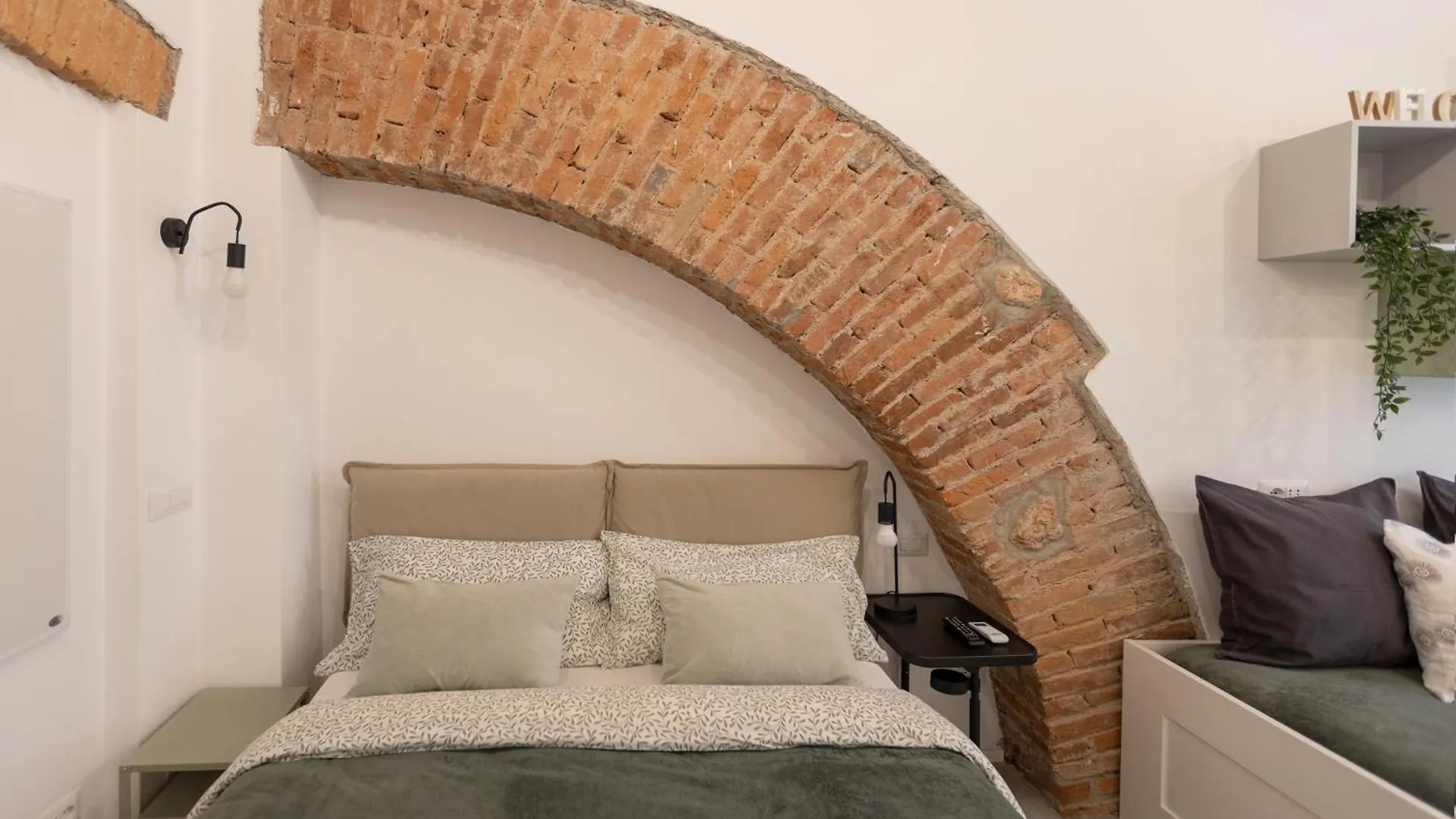 Bricks & Beams Studio In The Key Area Of Milan Italy