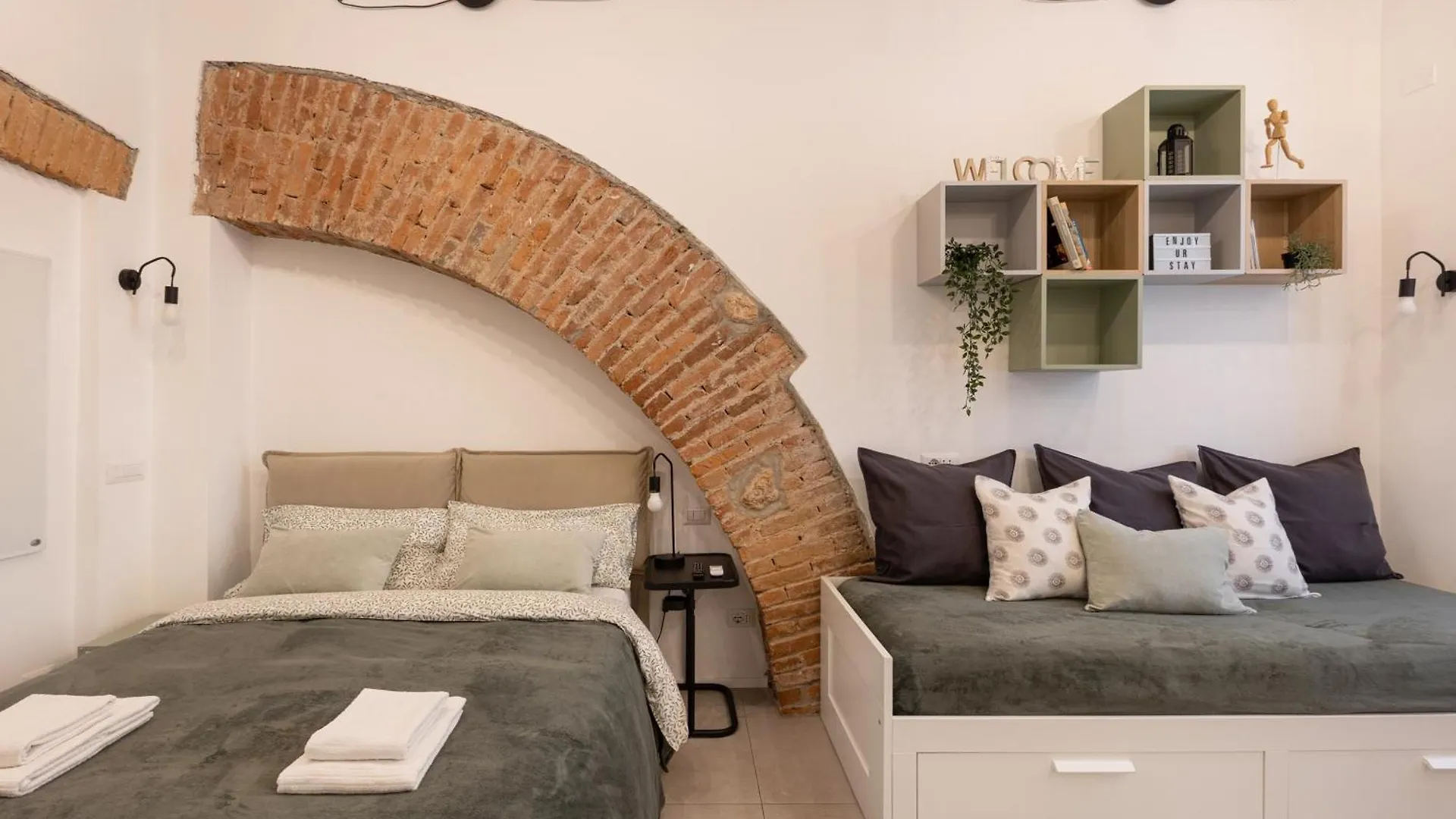 Bricks & Beams Studio In The Key Area Of Milan Apartment