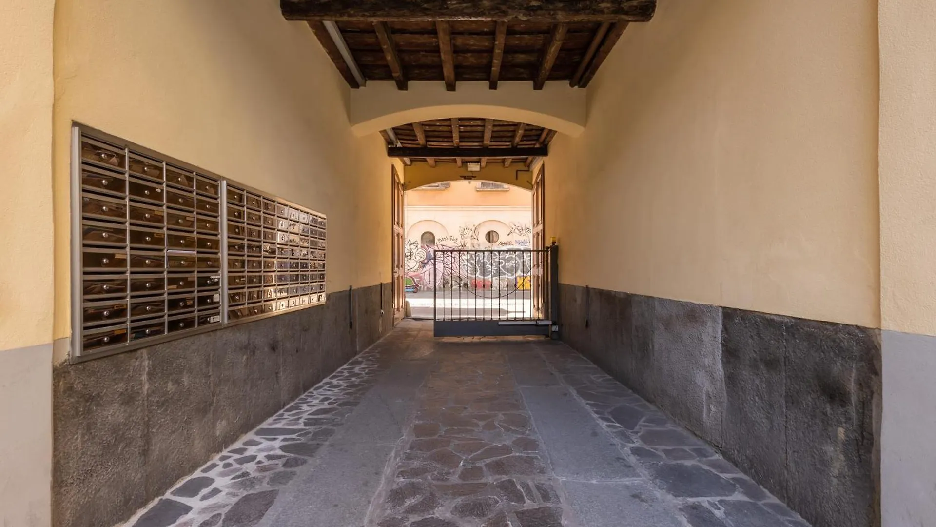 Apartment Bricks & Beams Studio In The Key Area Of Milan Italy