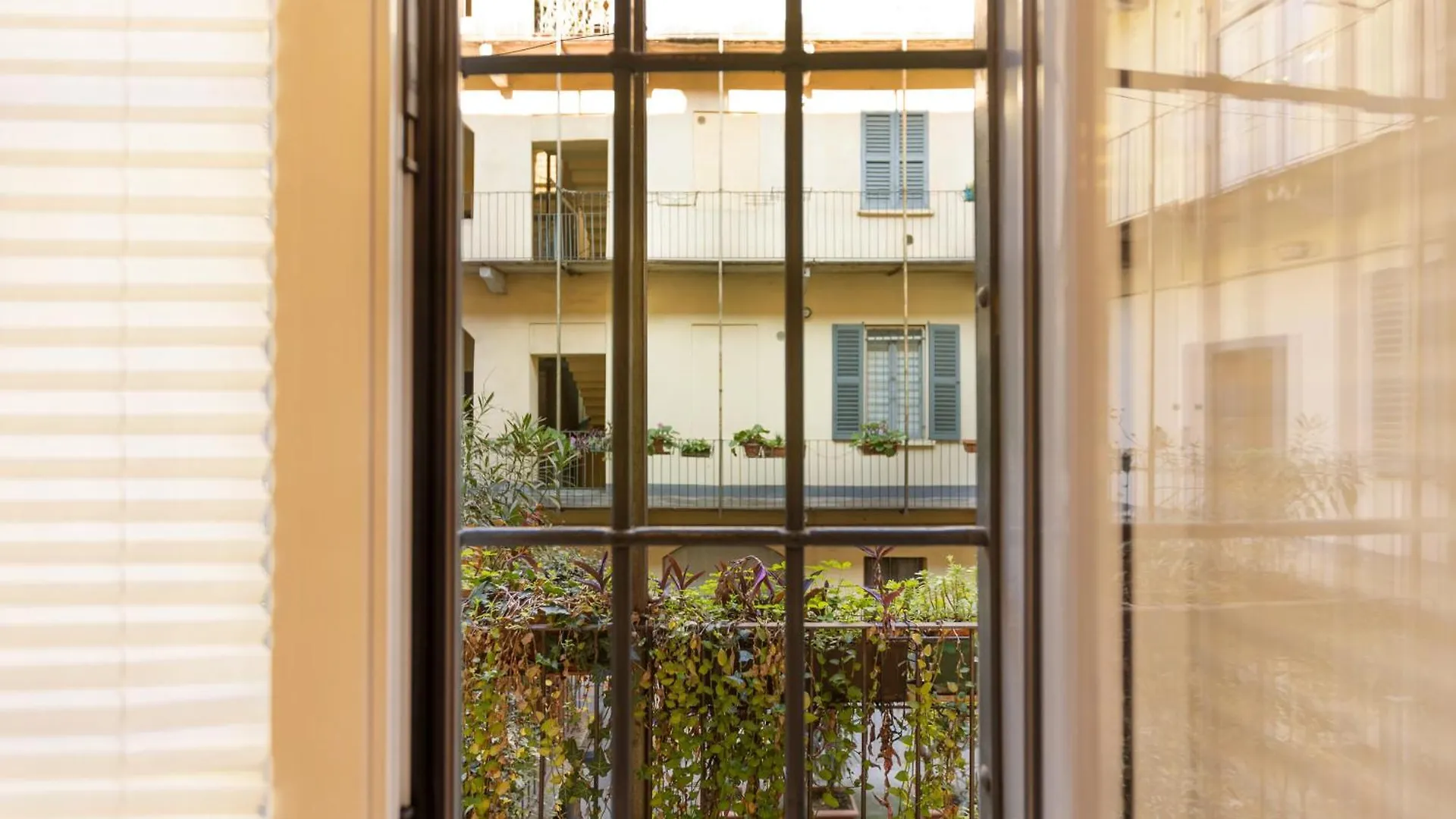Apartment Bricks & Beams Studio In The Key Area Of Milan