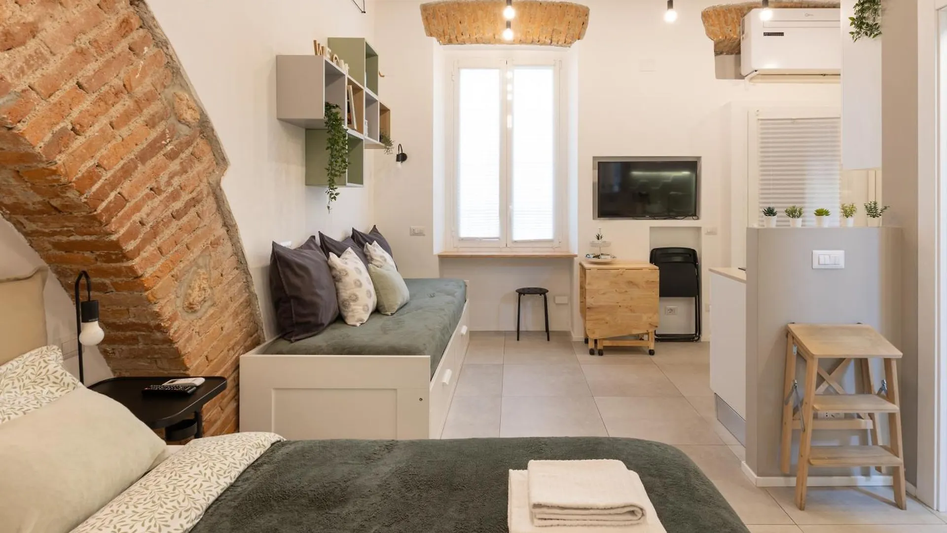 Bricks & Beams Studio In The Key Area Of Milan