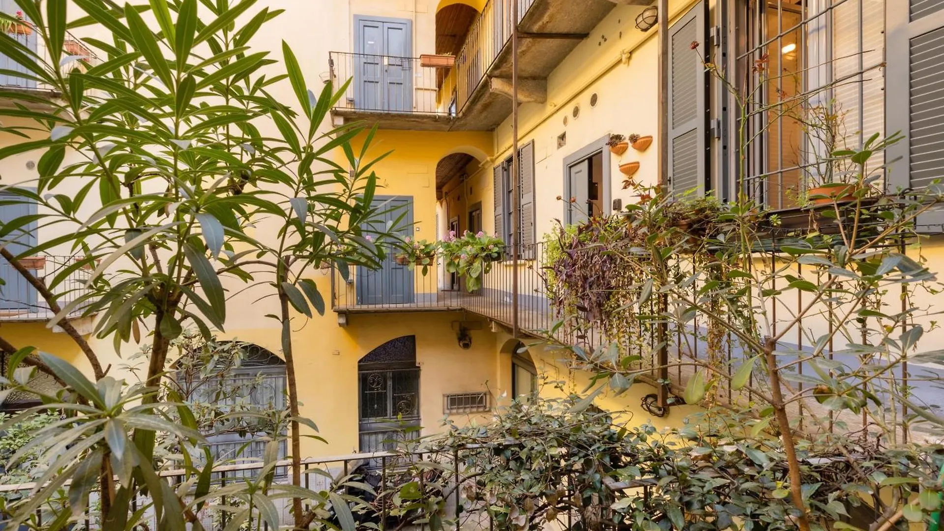 Bricks & Beams Studio In The Key Area Of Milan Italy