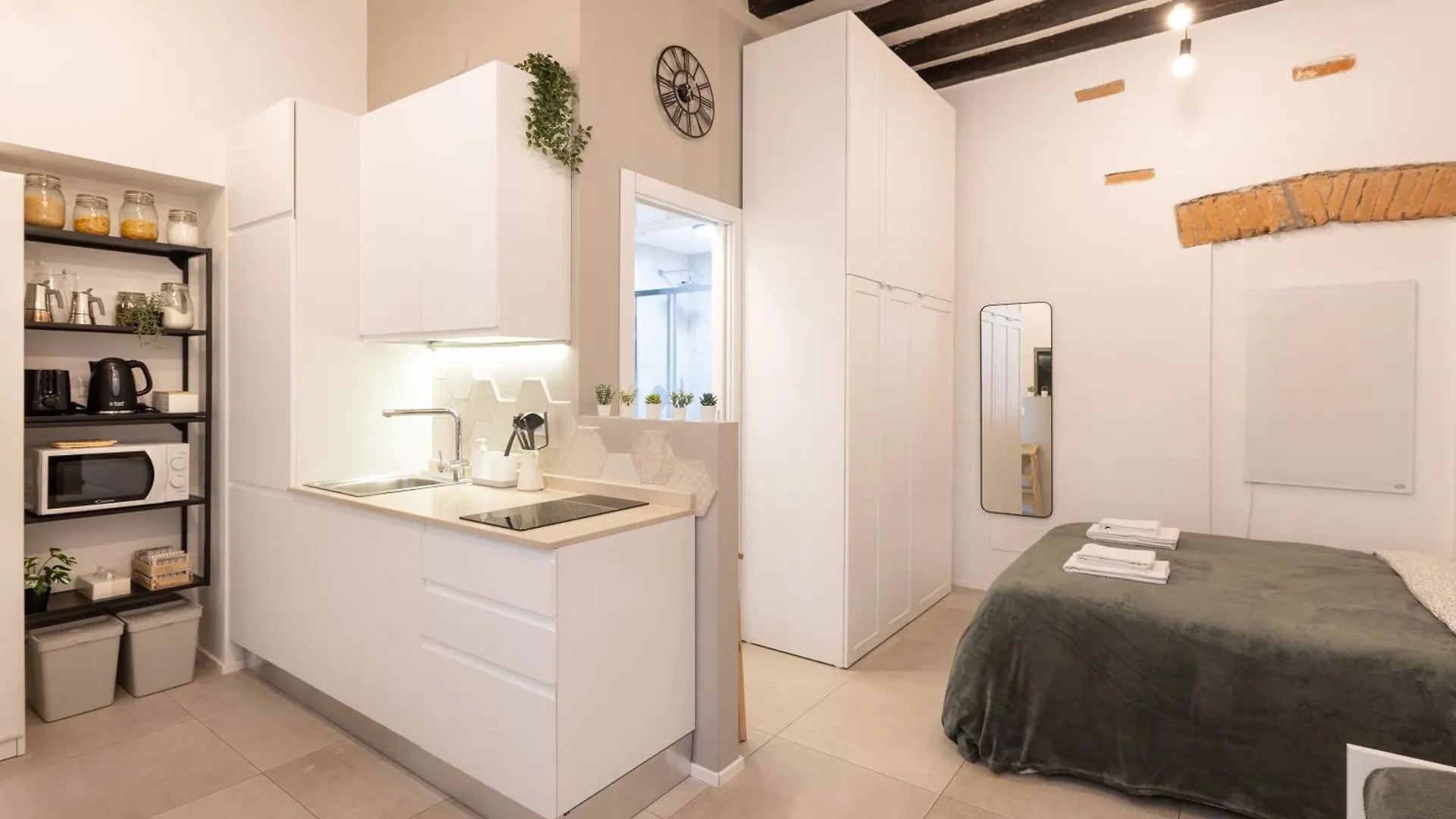 Apartment Bricks & Beams Studio In The Key Area Of Milan