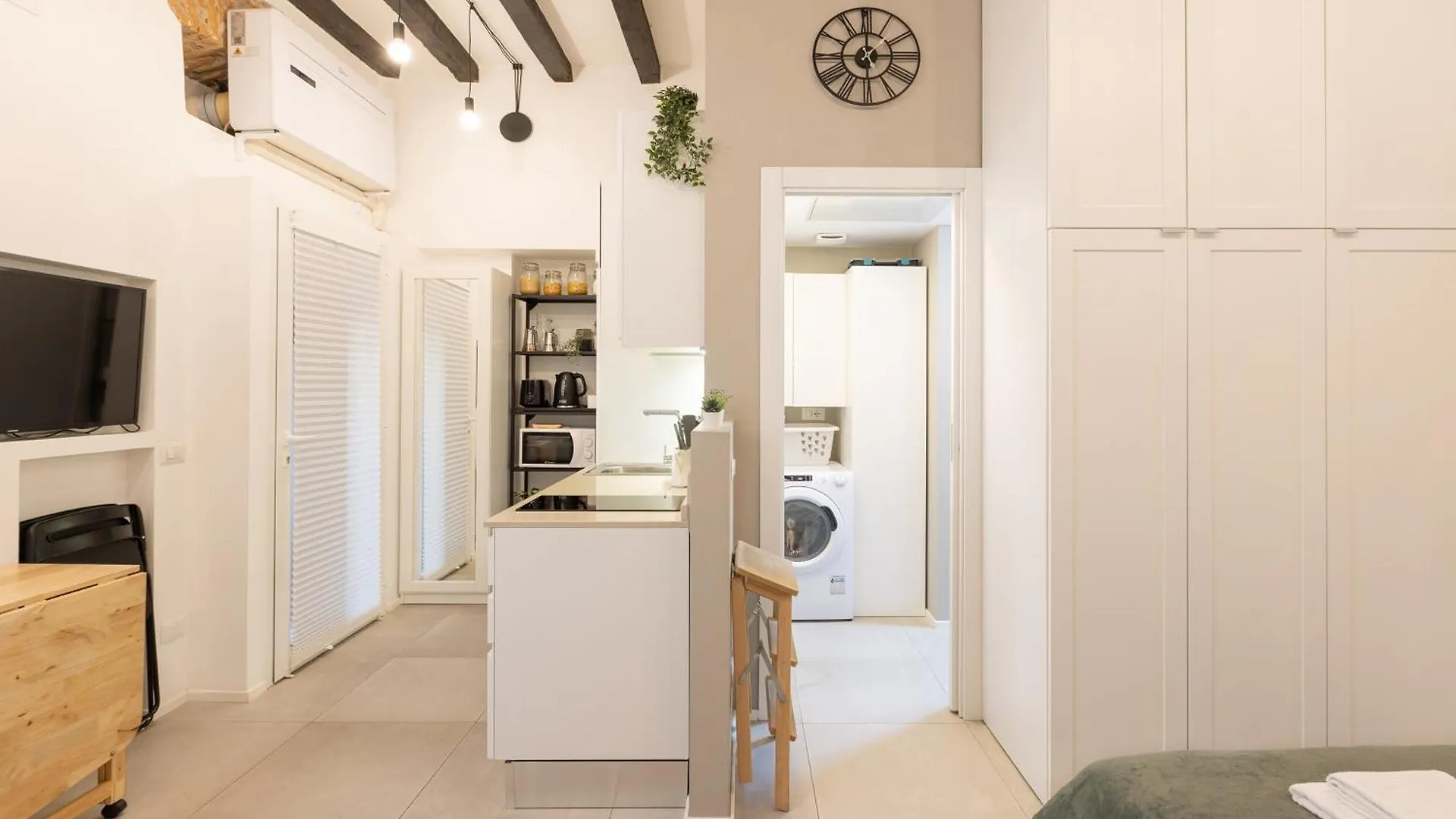Apartment Bricks & Beams Studio In The Key Area Of Milan Italy