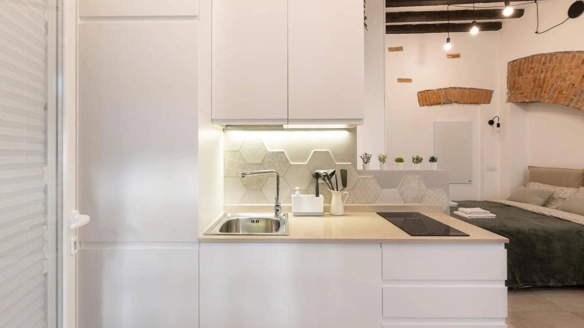 Bricks & Beams Studio In The Key Area Of Milan Apartment